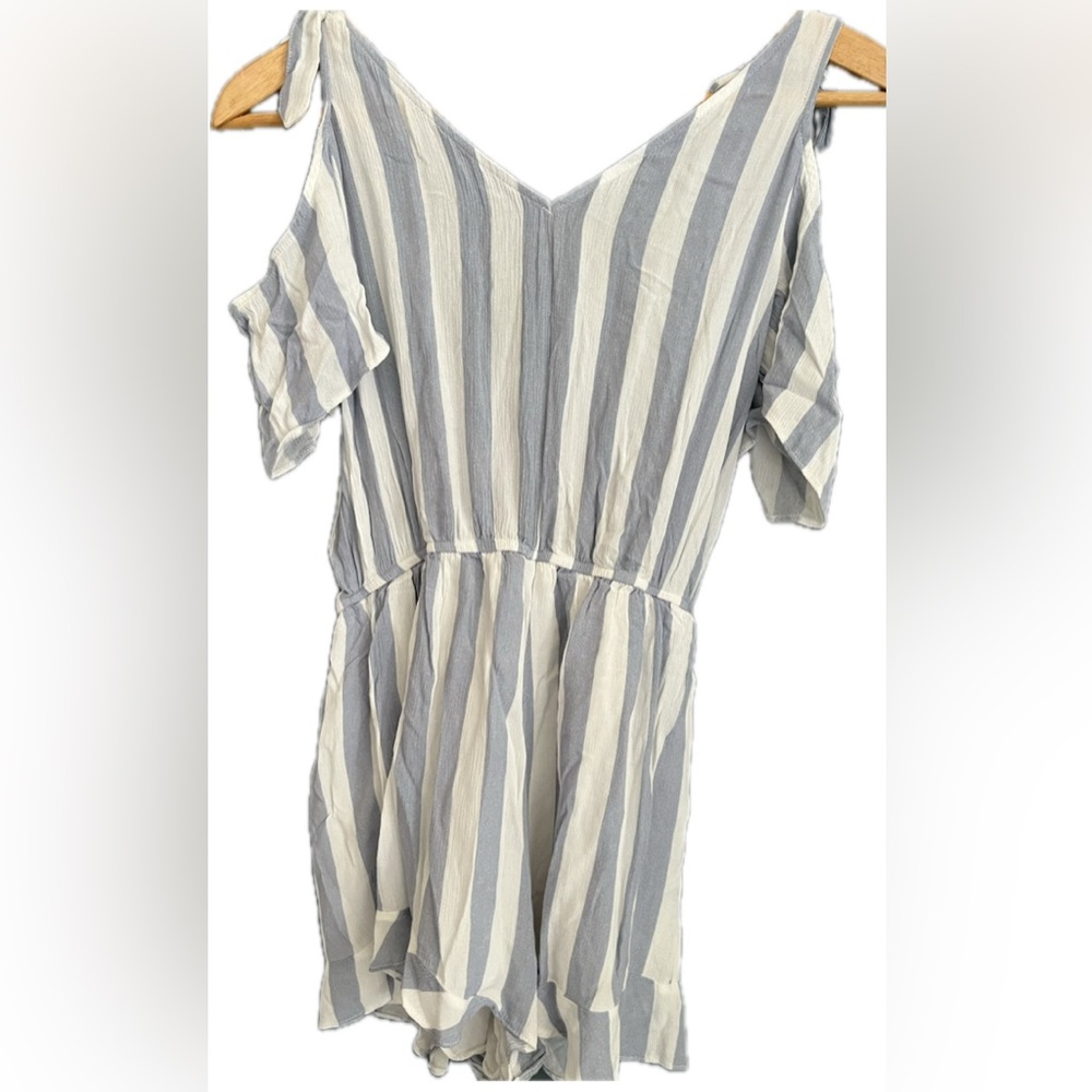 AMERICAN EAGLE OUTFITTERS- Striped Blue and White Jumper